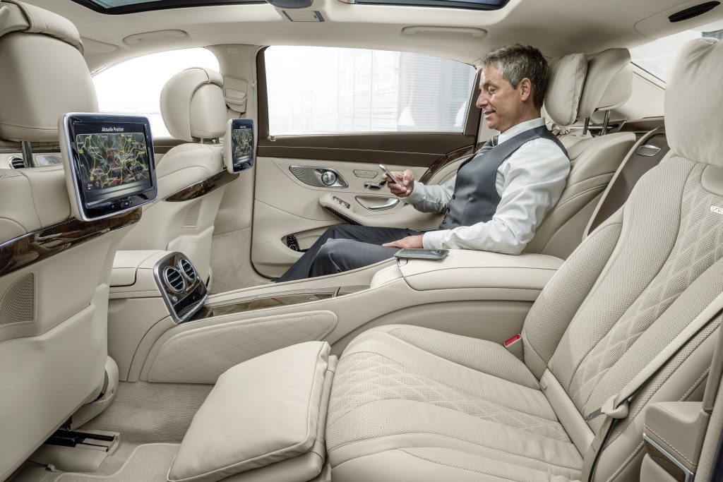Chauffeurservice Diamond und luxury class in Maybach und mercedes s-Klasse Limousinen
