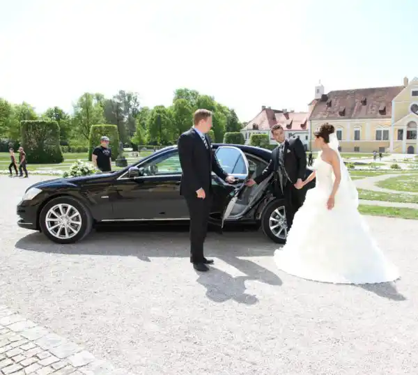 Wedding limousine with driver / chauffeur - luxury limousines and Vans Buses for guests