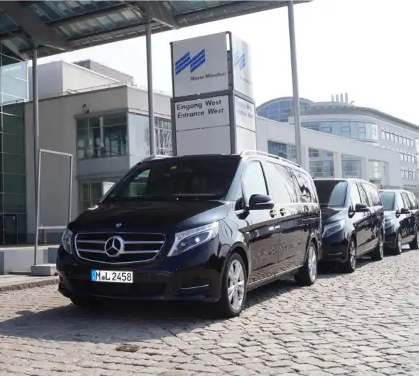 Individual trade fair shuttle service at the highest level in munich, berlin, frankfurt, hamburg and all over germany - limousines, vans, vip sprinter, luxury buses